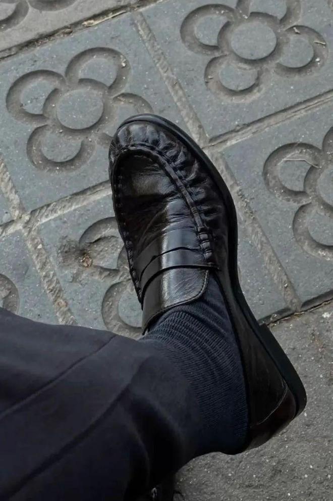 越懒越时髦？2025年无鞋带鞋履趋势解析(图7)