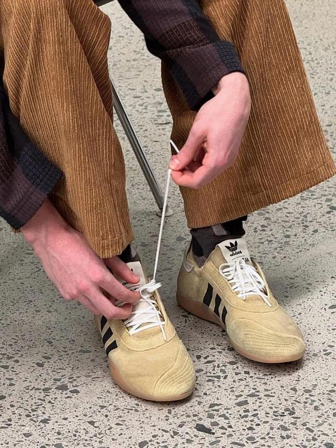 越懒越时髦？2025年无鞋带鞋履趋势解析(图16)