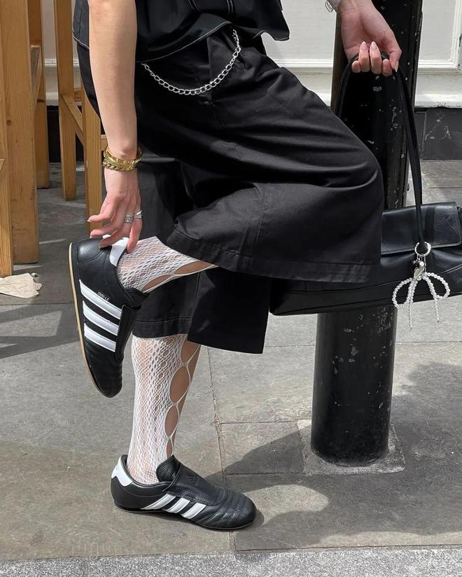 越懒越时髦？2025年无鞋带鞋履趋势解析(图29)