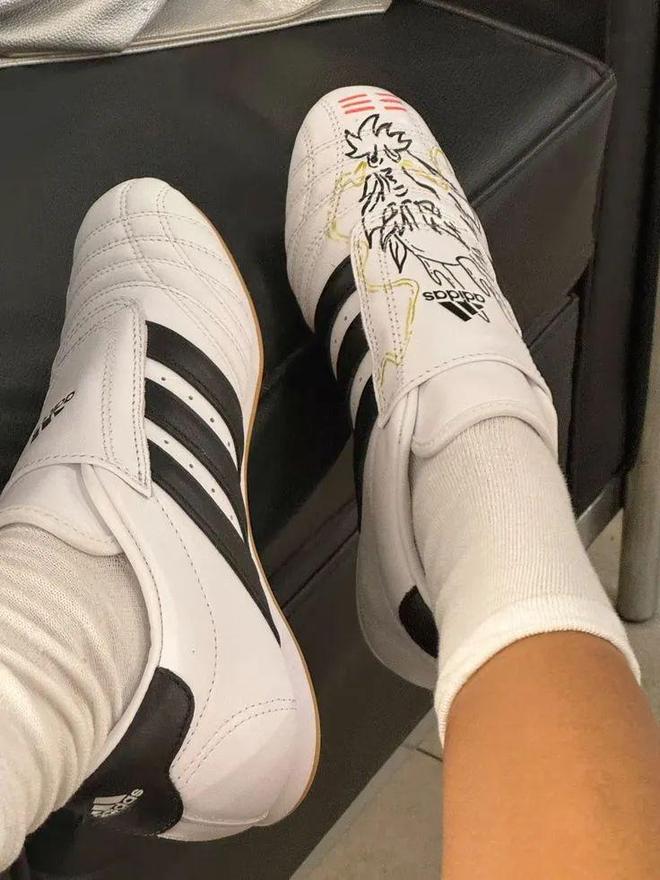 越懒越时髦？2025年无鞋带鞋履趋势解析(图32)