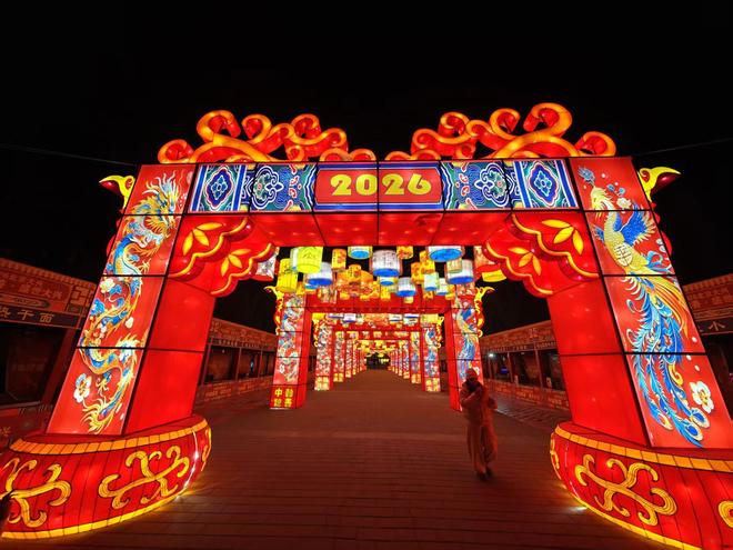 确定了！北京年味最浓的彩灯大世界本周开园快来赏花灯看打铁花(图2)