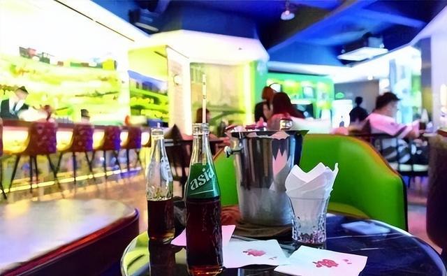 一瓶3块爆卖2亿！喝一口能把人送走的广东神饮让老表们疯抢了