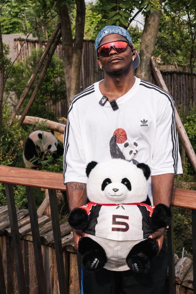 九游app：阿迪达斯爱德华兹二代专业篮球鞋在蓉全球首发(图4)