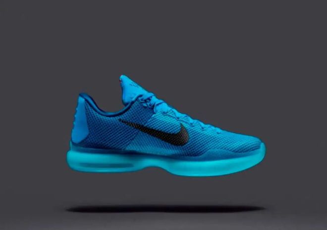 九游app：退役这年他推出了这双传奇战靴！(图6)