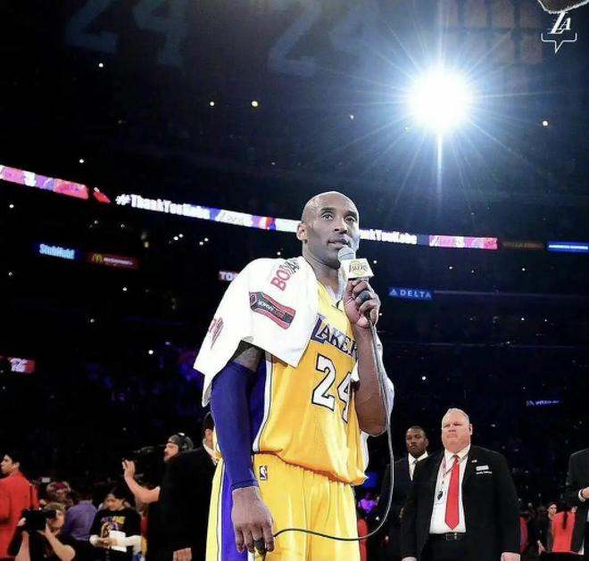 九游app：退役这年他推出了这双传奇战靴！(图14)