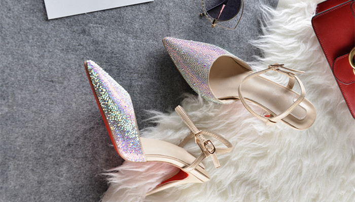 九游体育：高跟鞋是谁发明的高跟鞋是谁发明创造的(图3)