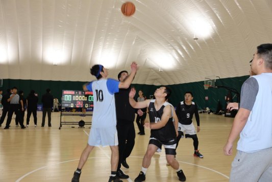 九游app入口：青岛西海岸新区辛安街道人大工委以球为媒搭起履职连心桥首届“跃动辛安”篮球挑战赛开幕(图2)