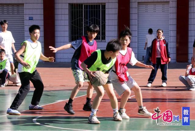 青春燃动赛场宜宾高县柳湖中学举行初一年级三人制篮球比赛