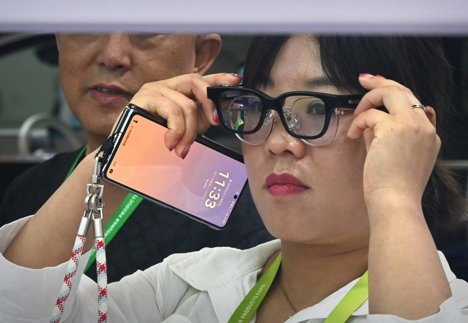 春日里的中国丨从消费热词看消博会里的“新”风尚(图1)