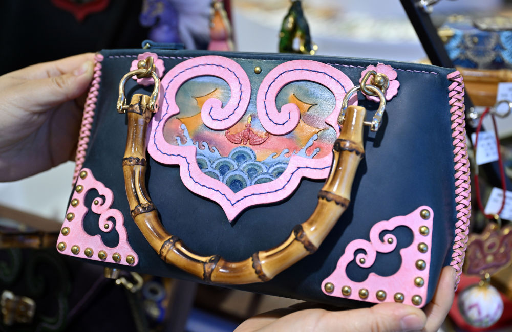 九游app入口：新、奇、特、酷：在消博会上触摸消费市场新风向