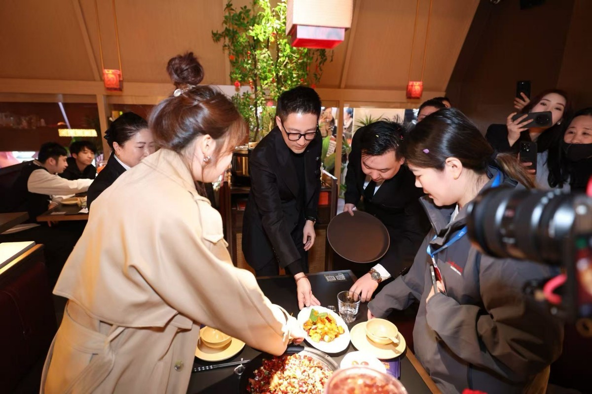 九游app入口：麻六记黑龙江首店开业剪彩仪式引爆全城热辣风潮(图3)