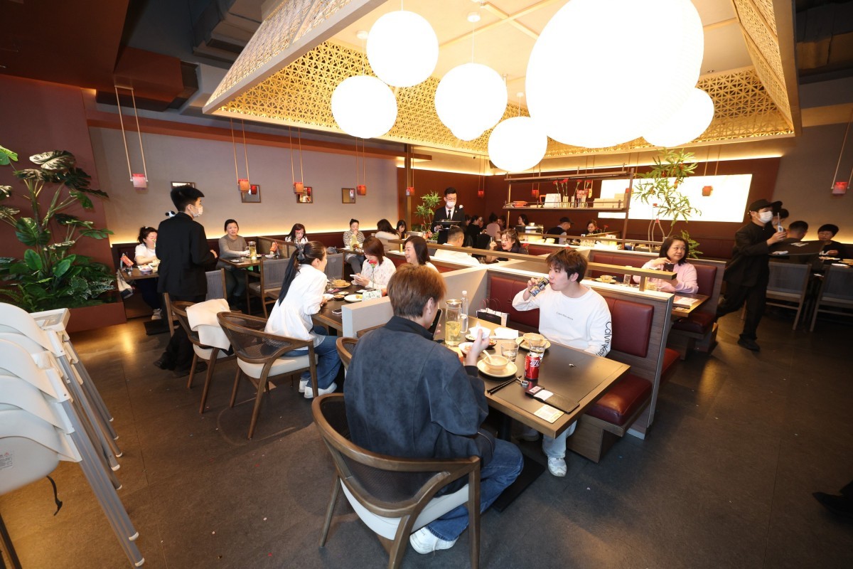 九游app入口：麻六记黑龙江首店开业剪彩仪式引爆全城热辣风潮(图4)