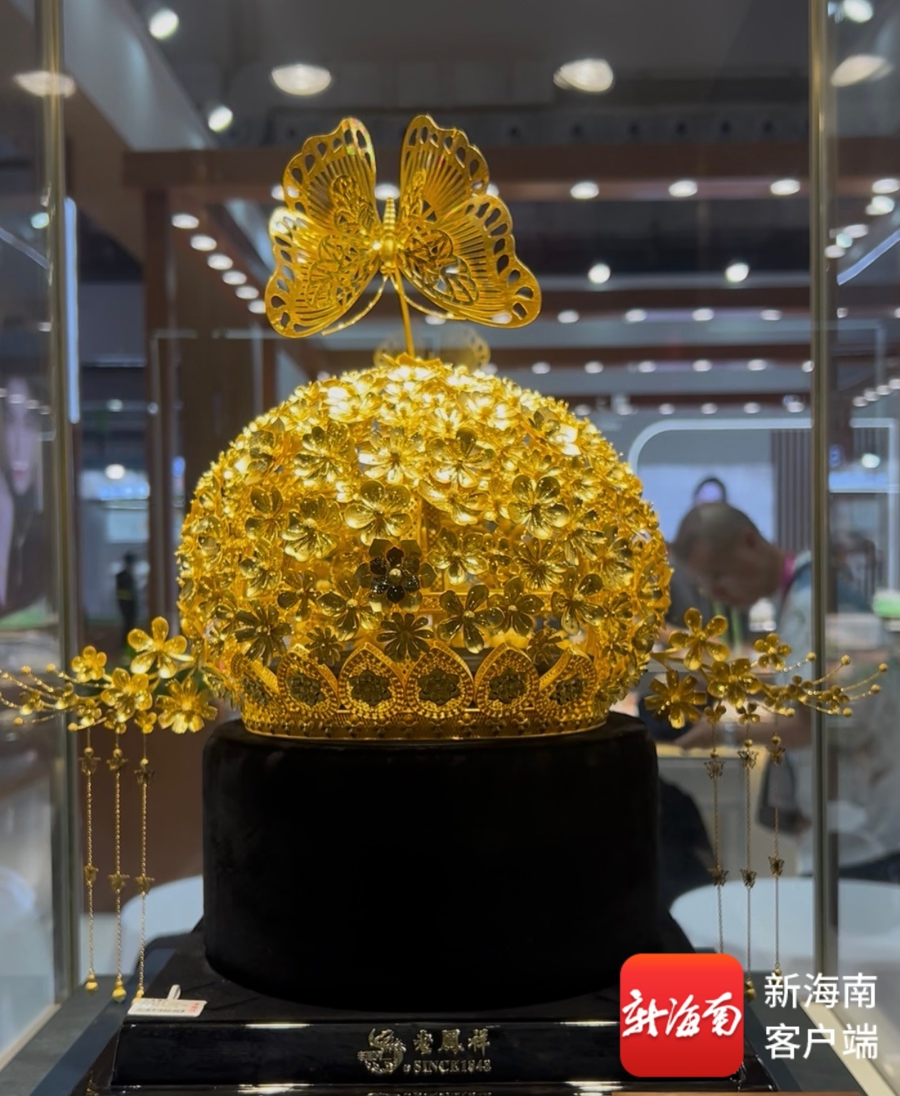 九游体育：非遗“老手艺”淬炼黄金珠宝首饰“新国潮”消博会见证文化自信“潮”这看消博(图2)