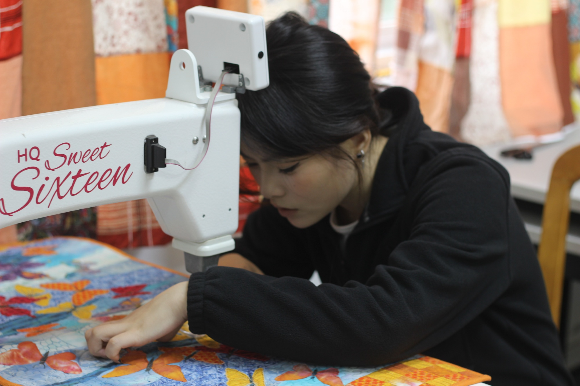 宁波“05后”学子不追“流量”追“非遗”立志丝绸纹样设计(图3)