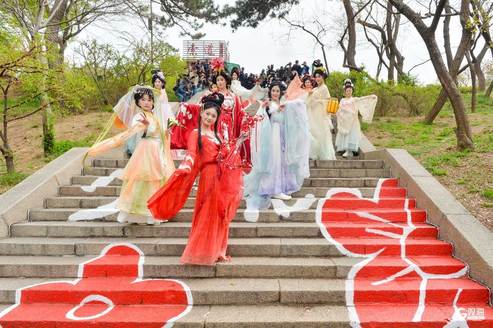 智能科技赋能国潮新风！青岛太平山中央公园变身东方美学T台(图5)