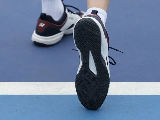 实测｜YONEXSHTPAEX网球鞋性价比天花板之选(图7)