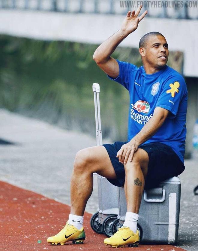 足球装备网：耐克将复刻大罗06世界杯“R9”限定球鞋底板采用最新技术(图2)