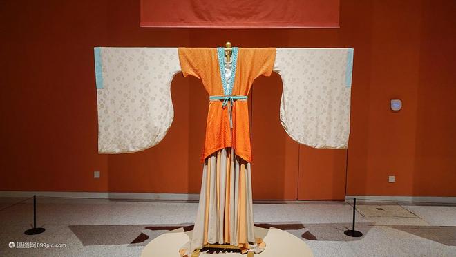 国风穿搭素材合集解锁新中式日常穿搭灵感(图4)