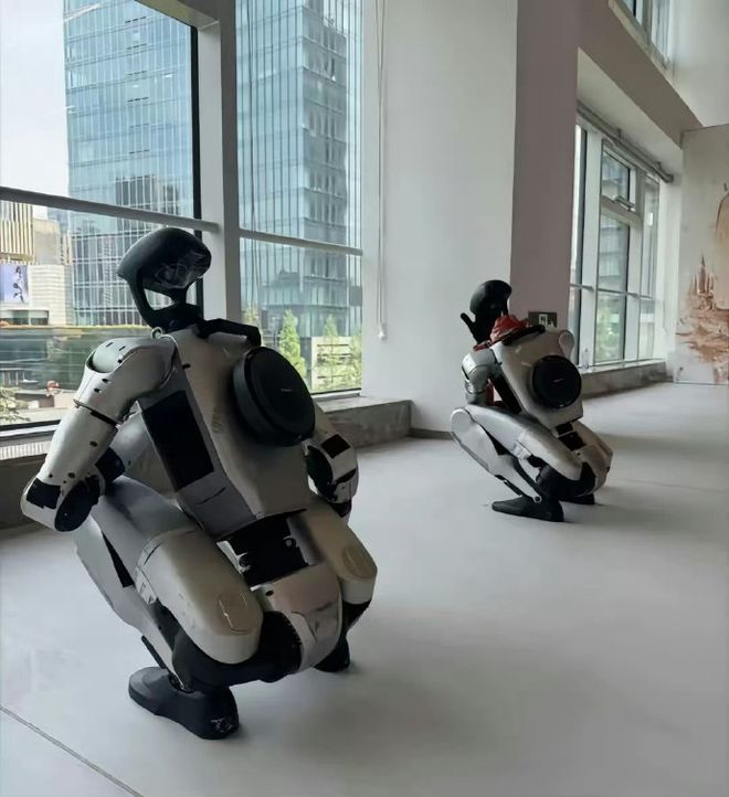 九游app入口：全球首位机器人马拉松冠军诞生！那些「翻车名场面」才是这场比赛最有价值的收获(图3)