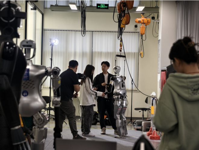 九游app入口：全球首位机器人马拉松冠军诞生！那些「翻车名场面」才是这场比赛最有价值的收获(图15)